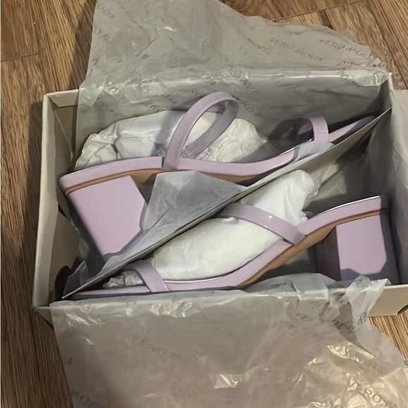 Purple sandal heels - Picture 2 of 3